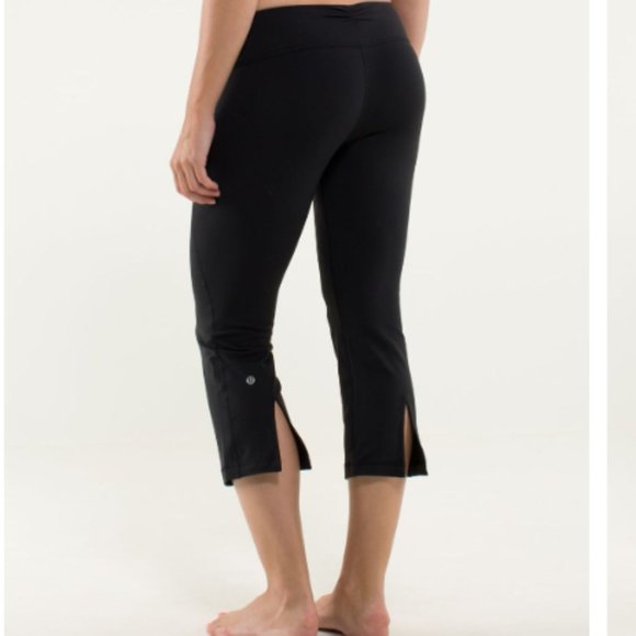 Lululemon gather and crow crop size 8 - Picture 1 of 6